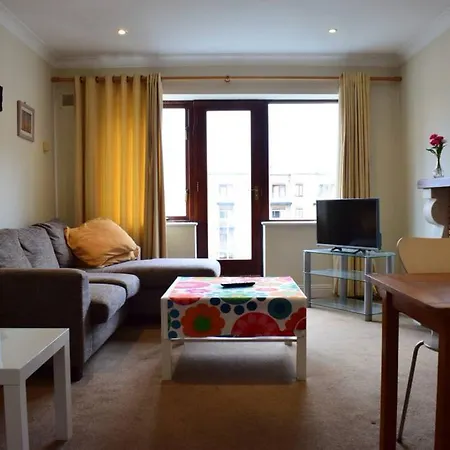 1 Bedroom Near Guinness Storehouse Sleeps 2