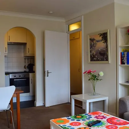 1 Bedroom Near Guinness Storehouse Sleeps 2 *